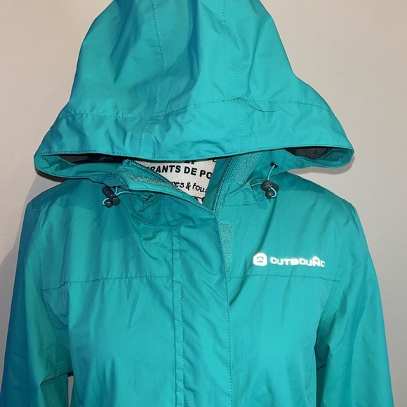 Outbound Green Raincoat with Hood and Water-Resistant Finish - Picture 10 of 17